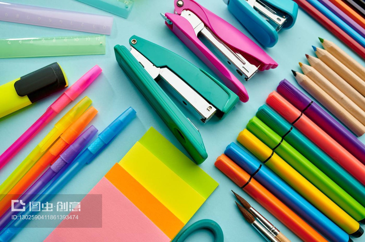 蓝色背景下的办公文具用品销售策略